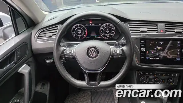 Volkswagen Tiguan 2018 — ფოტო 14/30