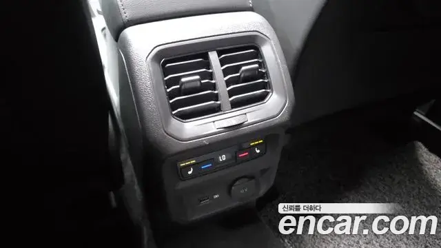 Volkswagen Tiguan 2018 — ფოტო 9/30