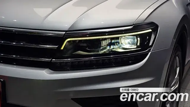 Volkswagen Tiguan 2018 — ფოტო 12/30