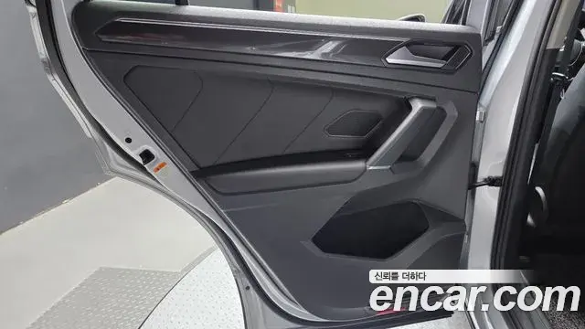 Volkswagen Tiguan 2018 — ფოტო 6/30