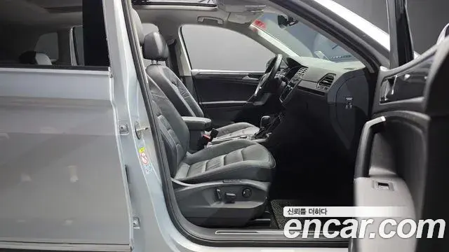 Volkswagen Tiguan 2018 — ფოტო 10/30