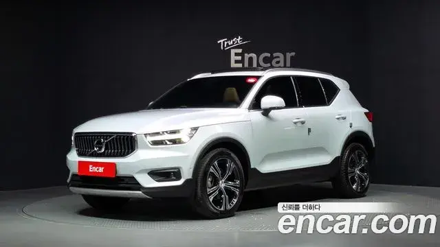 Volvo XC40 2020 — ფოტო 3/32