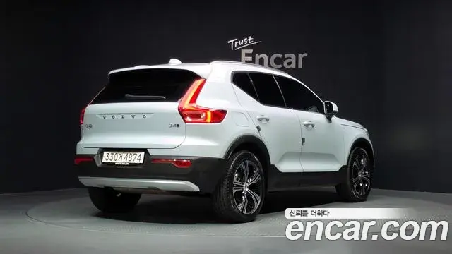 Volvo XC40 2020 — ფოტო 7/32