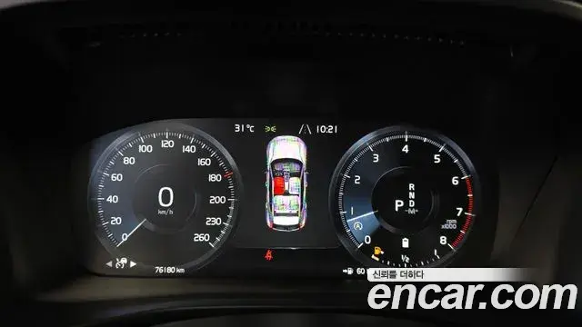 Volvo XC40 2020 — ფოტო 4/32