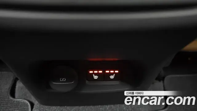 Volvo XC40 2020 — ფოტო 22/32