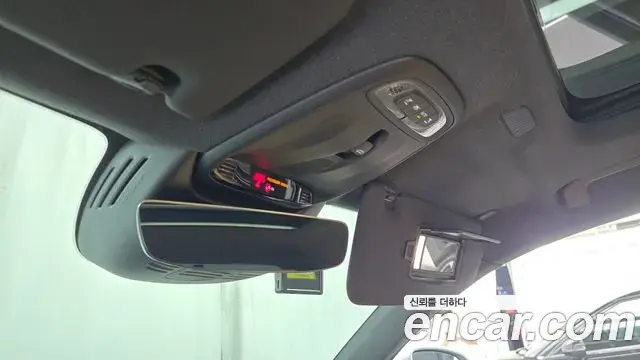 Volvo XC40 2020 — ფოტო 9/32