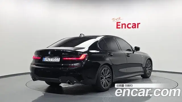 BMW 3 Series 2022 — ფოტო 17/20