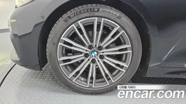 BMW 3 Series 2022 — ფოტო 13/20