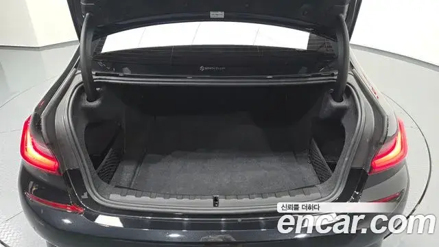 BMW 3 Series 2022 — ფოტო 6/20