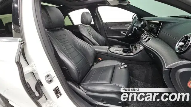 Mercedes-Benz E-Class 2020 — Фото 12/20