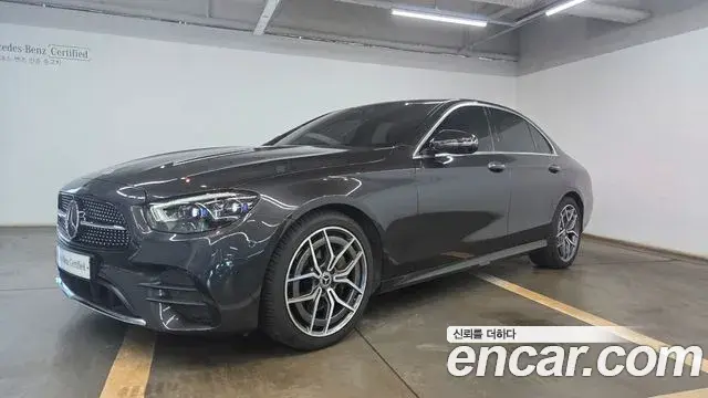 Mercedes-Benz E-Class 2022 — Photo 2/20
