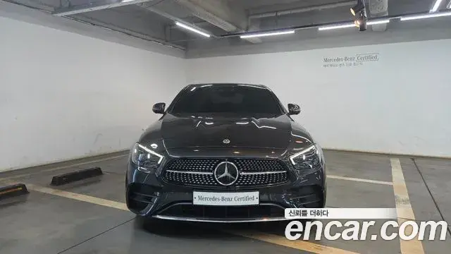 Mercedes-Benz E-Class 2022 — Photo 13/20