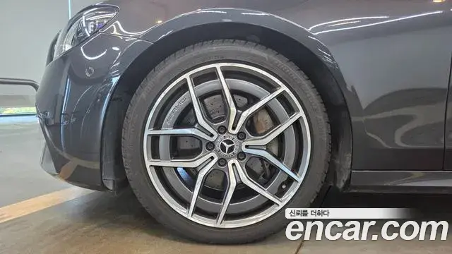 Mercedes-Benz E-Class 2022 — Photo 3/20