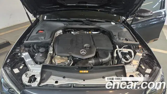 Mercedes-Benz E-Class 2022 — Photo 19/20