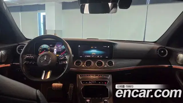 Mercedes-Benz E-Class 2022 — Photo 5/20