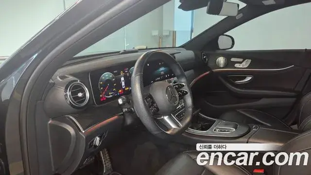 Mercedes-Benz E-Class 2022 — Photo 16/20