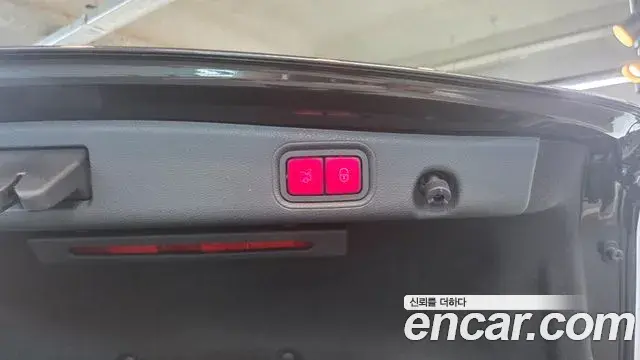 Mercedes-Benz E-Class 2022 — Photo 7/20