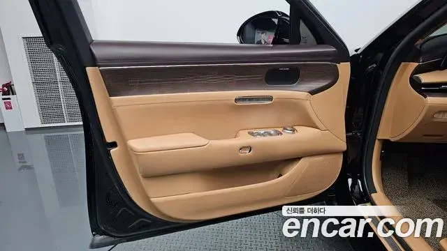 Genesis G90 2023 — ფოტო 23/38