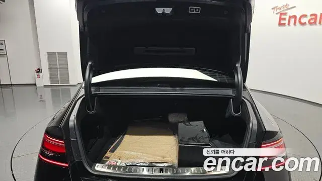 Genesis G90 2023 — ფოტო 9/38