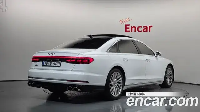 Audi A8 2018 — Şəkil 29/35