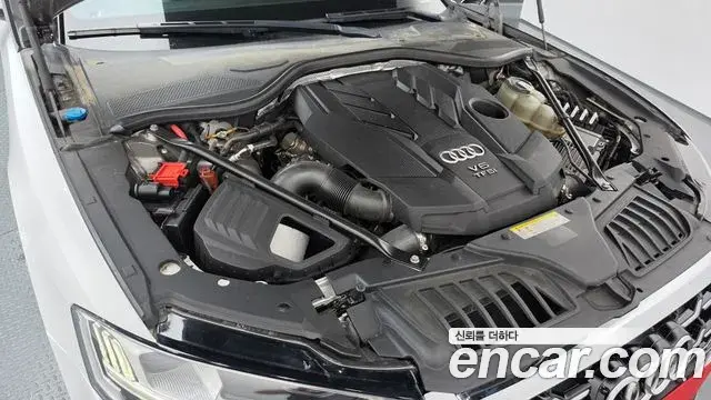 Audi A8 2018 — Şəkil 11/35