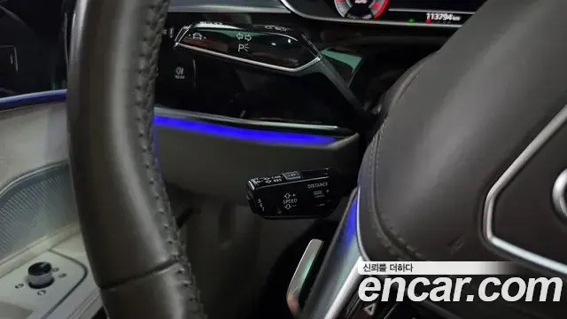 Audi A8 2018 — Şəkil 26/35