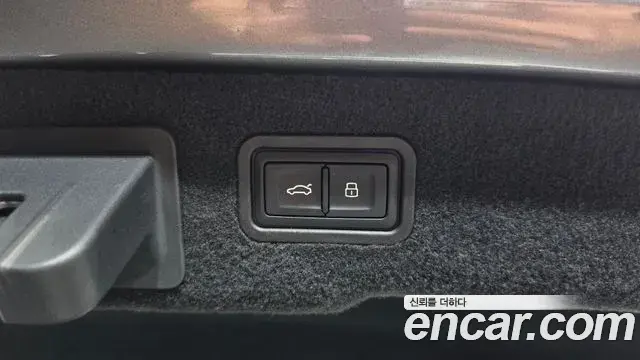 Audi A8 2018 — Şəkil 35/35
