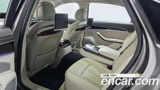 Audi A8 2018 — Şəkil 18/35