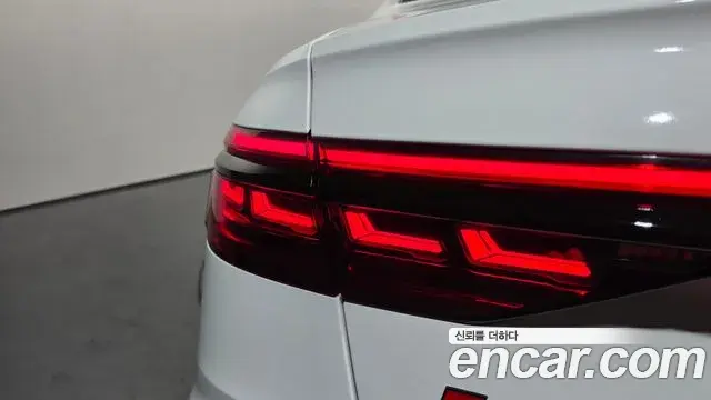 Audi A8 2018 — Şəkil 8/35