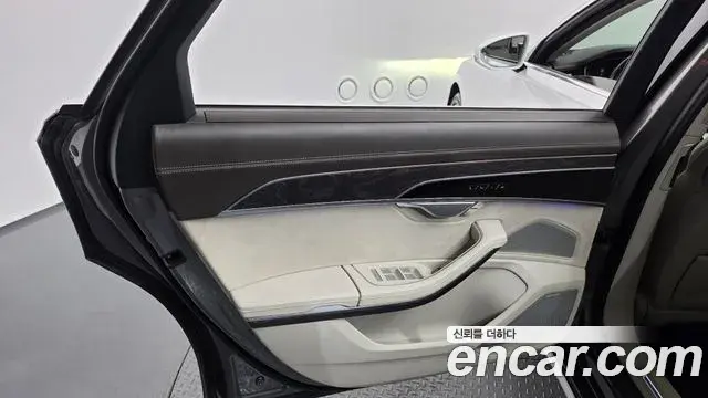 Audi A8 2018 — Şəkil 27/35