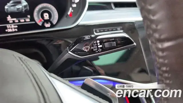 Audi A8 2018 — Şəkil 21/35