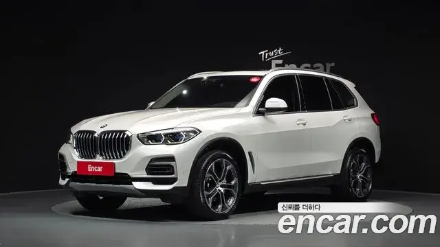 BMW X5 2021 — Фото 1/20