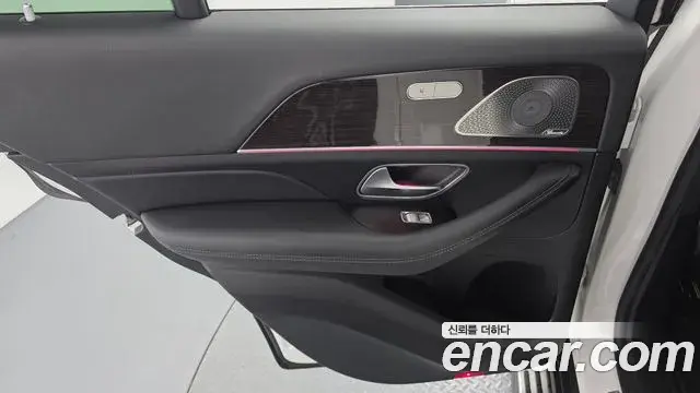 Mercedes-Benz GLE-Class 2021 — ფოტო 33/37