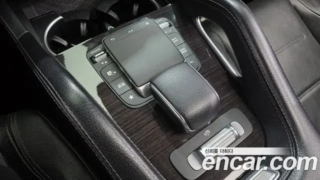 Mercedes-Benz GLE-Class 2021 — ფოტო 3/37
