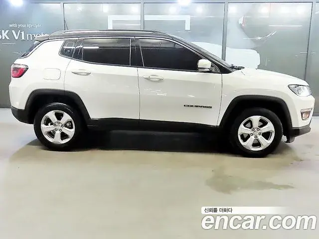 Jeep Compass 2019 — ფოტო 7/20