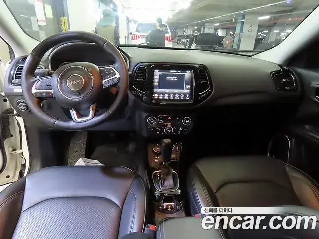 Jeep Compass 2019 — ფოტო 13/20