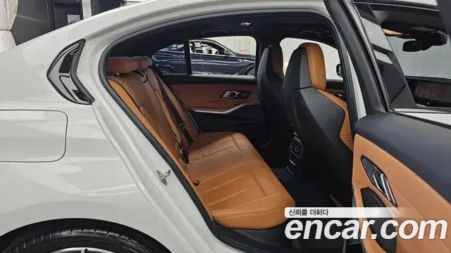 BMW 3 Series 2023 — Şəkil 30/32