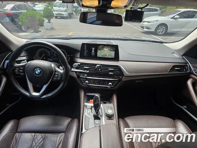 BMW 5 Series 2018 — Фото 8/19