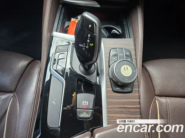 BMW 5 Series 2018 — Фото 11/19