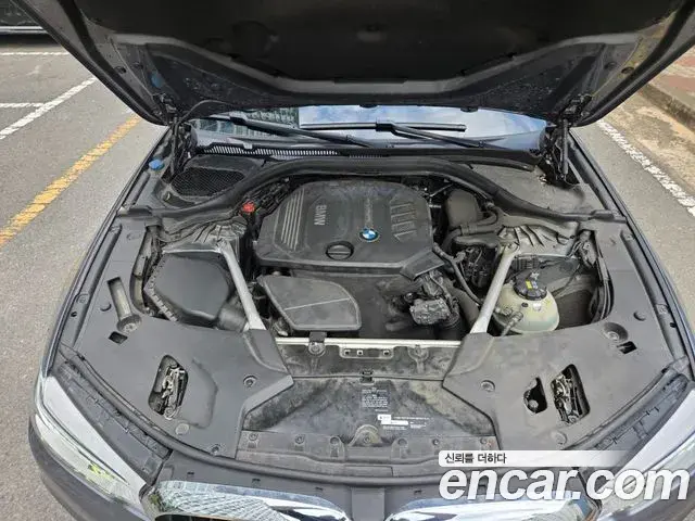 BMW 5 Series 2018 — Фото 18/19