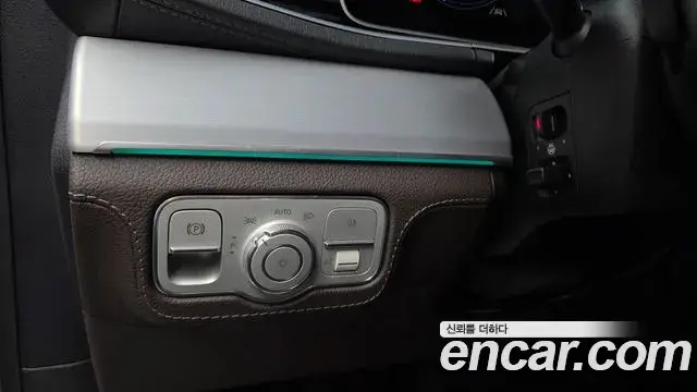 Mercedes-Benz GLE-Class 2021 — ფოტო 21/34