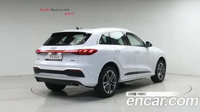 Audi Q5 2025 — Фото 1/20