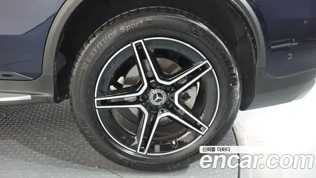 Mercedes-Benz GLC-Class 2021 — Şəkil 28/32