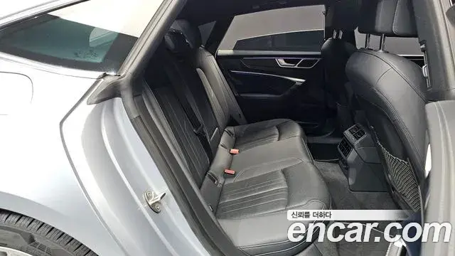 Audi A7 2021 — Фото 11/20
