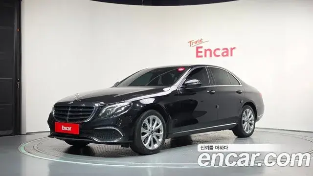 Mercedes-Benz E-Class 2018 — Photo 6/20