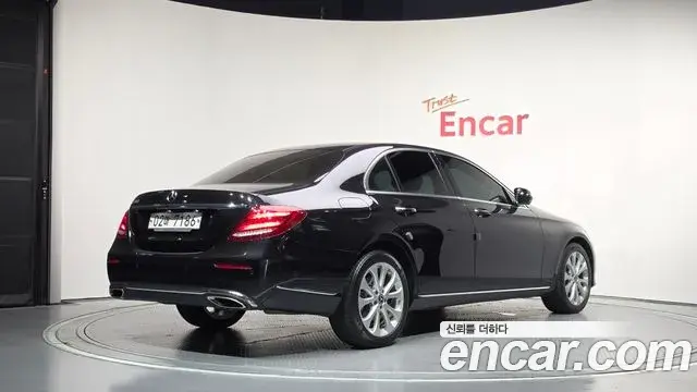 Mercedes-Benz E-Class 2018 — Photo 16/20