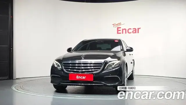 Mercedes-Benz E-Class 2018 — Photo 13/20