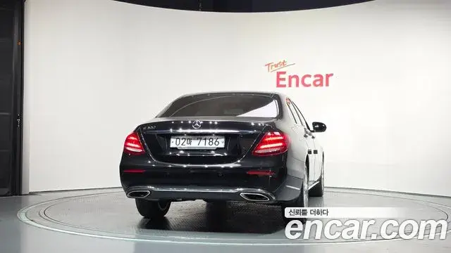 Mercedes-Benz E-Class 2018 — Photo 17/20