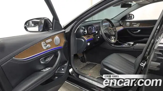 Mercedes-Benz E-Class 2018 — Photo 10/20
