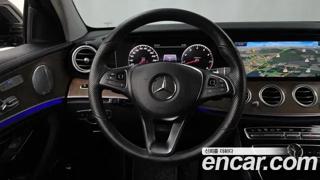 Mercedes-Benz E-Class 2018 — Photo 9/20